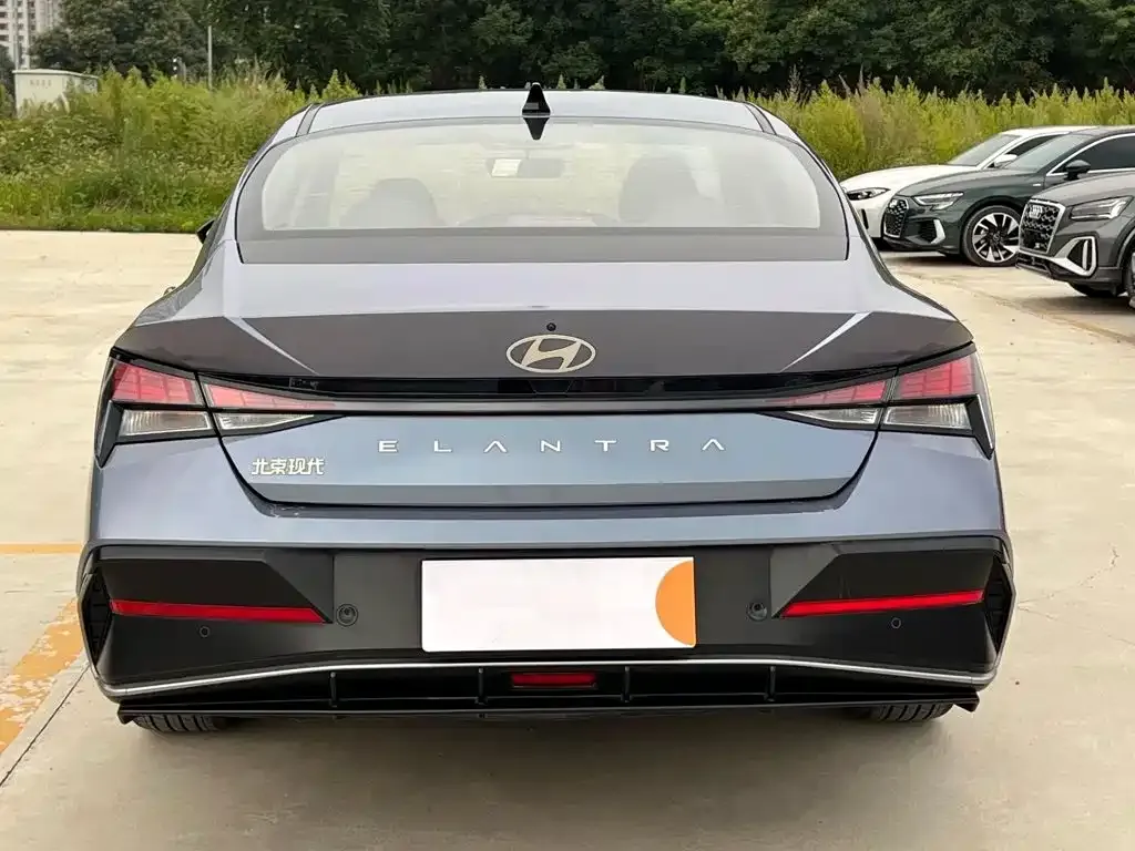 Hyundai Elantra — фото 9