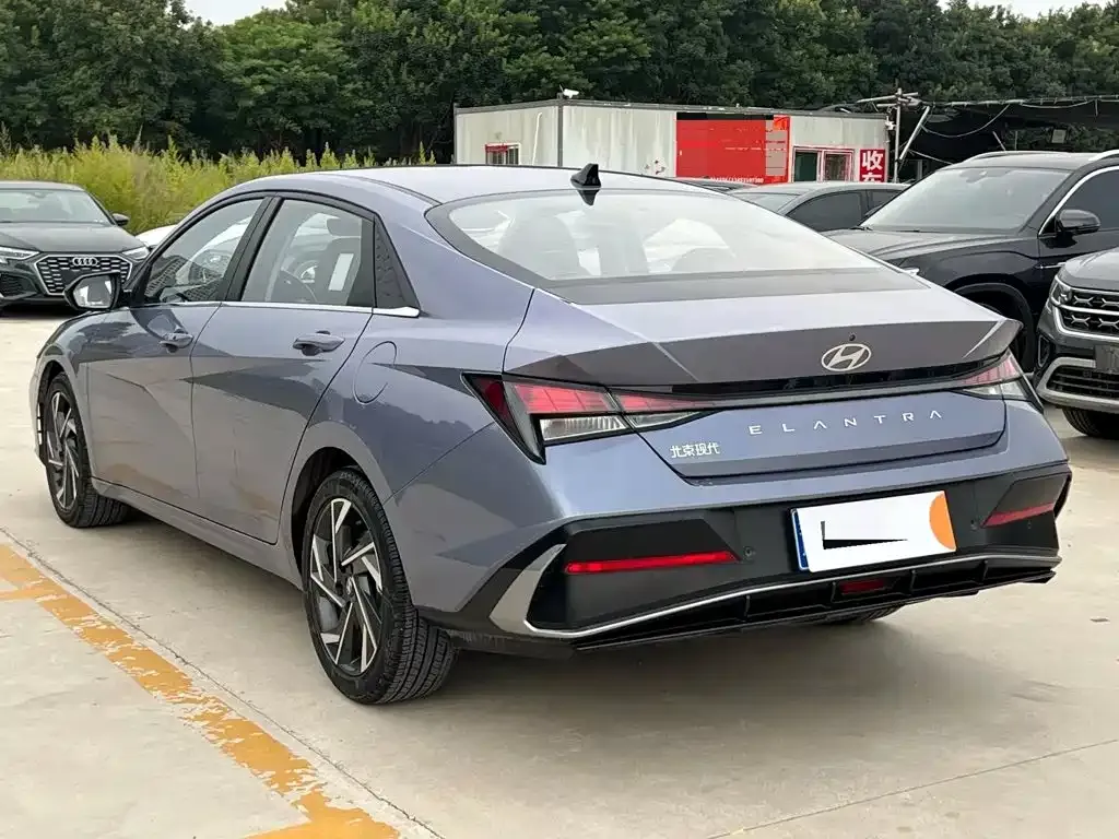 Hyundai Elantra — фото 2