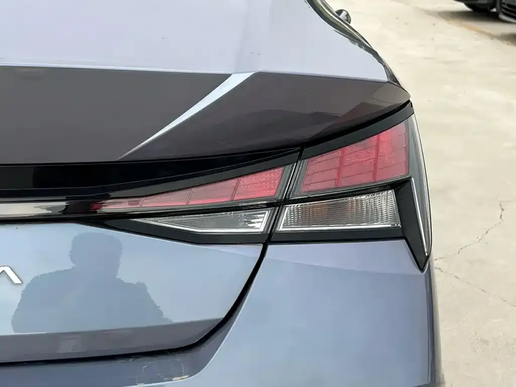 Hyundai Elantra — фото 7
