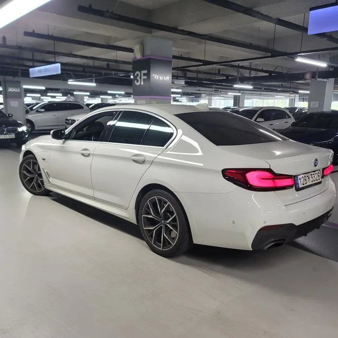 BMW 5-Series — фото 10