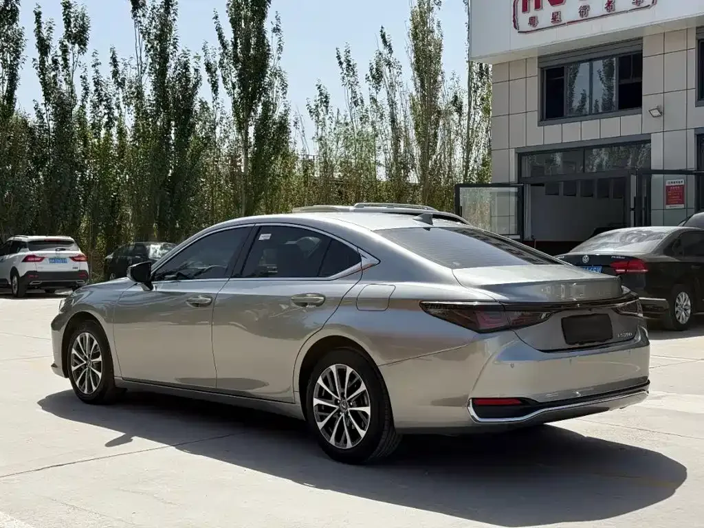 Lexus ES — фото 9