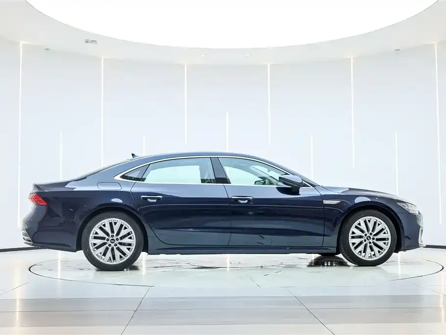 Audi A7L — фото 7