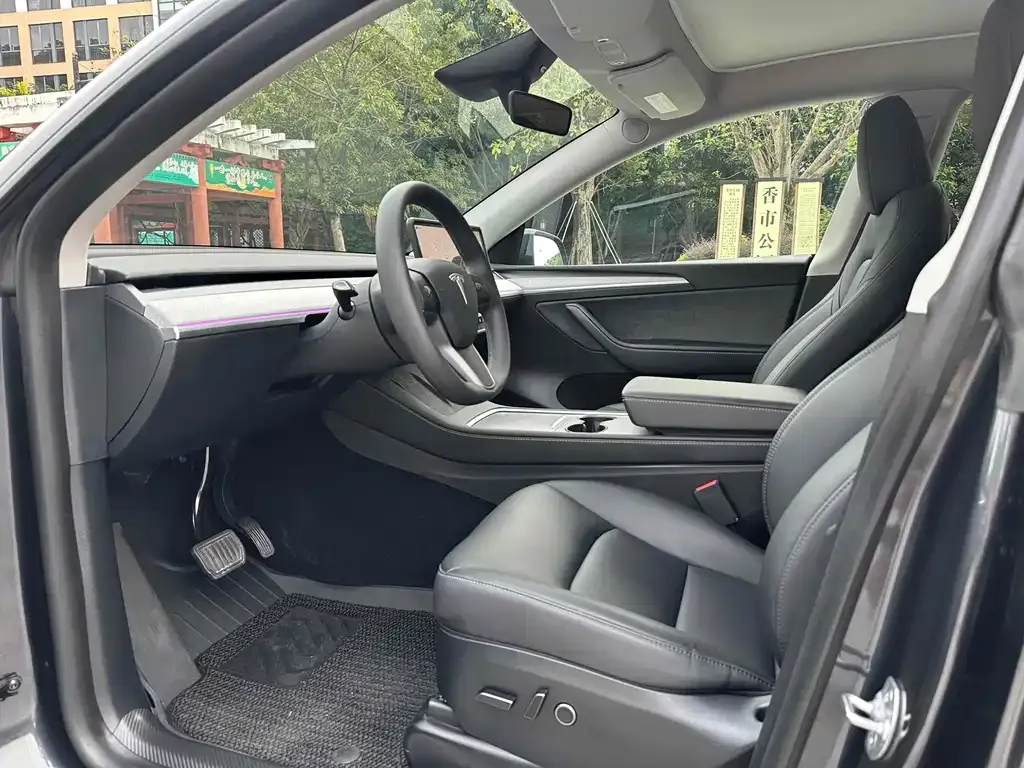 Tesla Model Y — фото 9