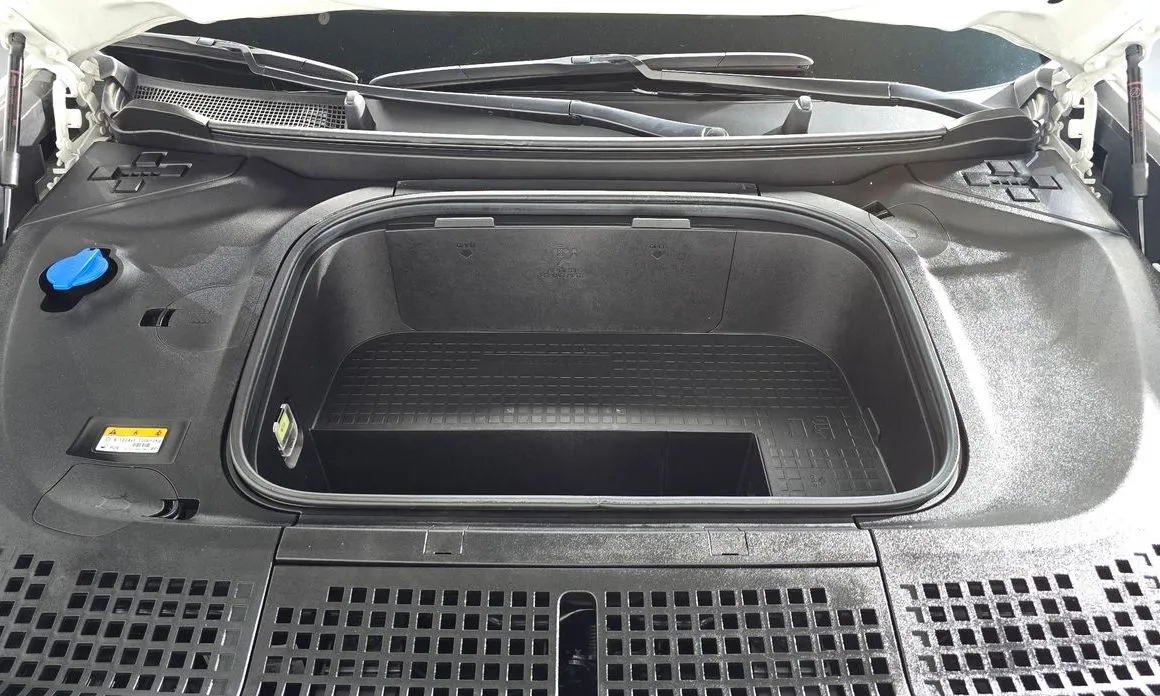 Hyundai Ioniq9 — фото 10