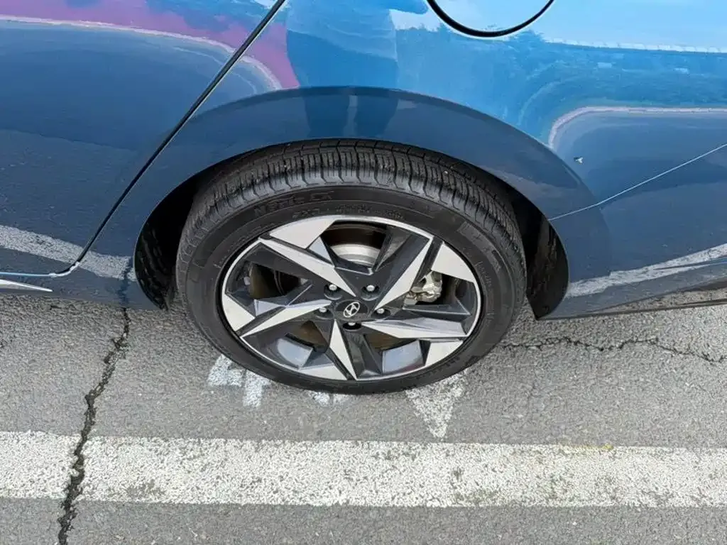 Hyundai Elantra — фото 9