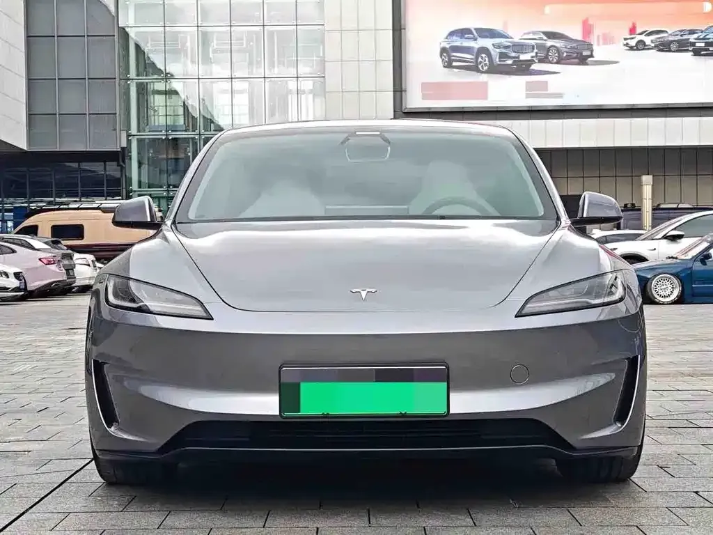 Tesla Model 3 — фото 1