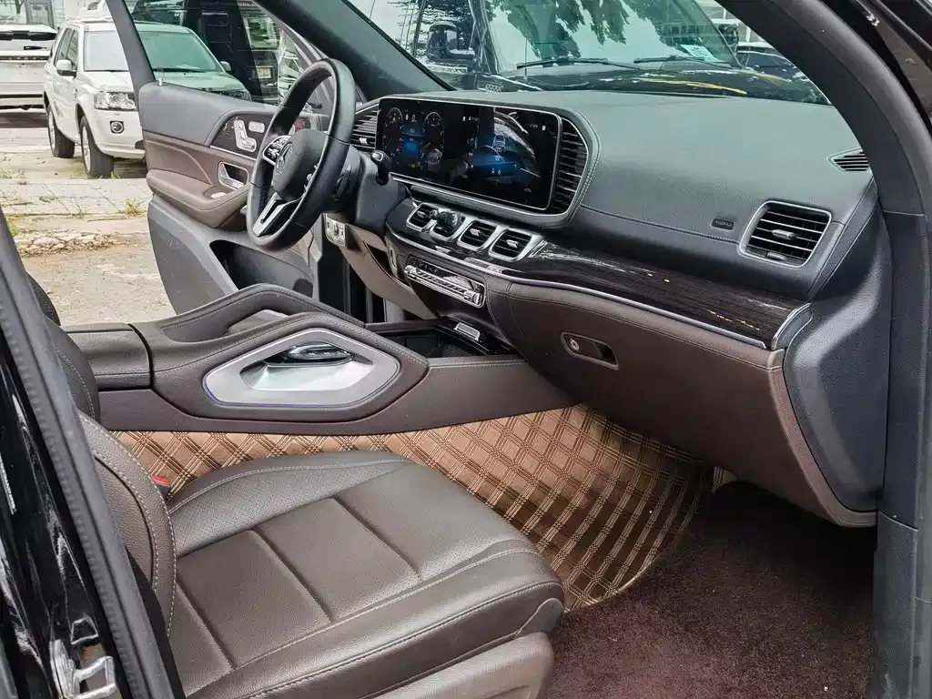Mercedes-Benz GLS — фото 8
