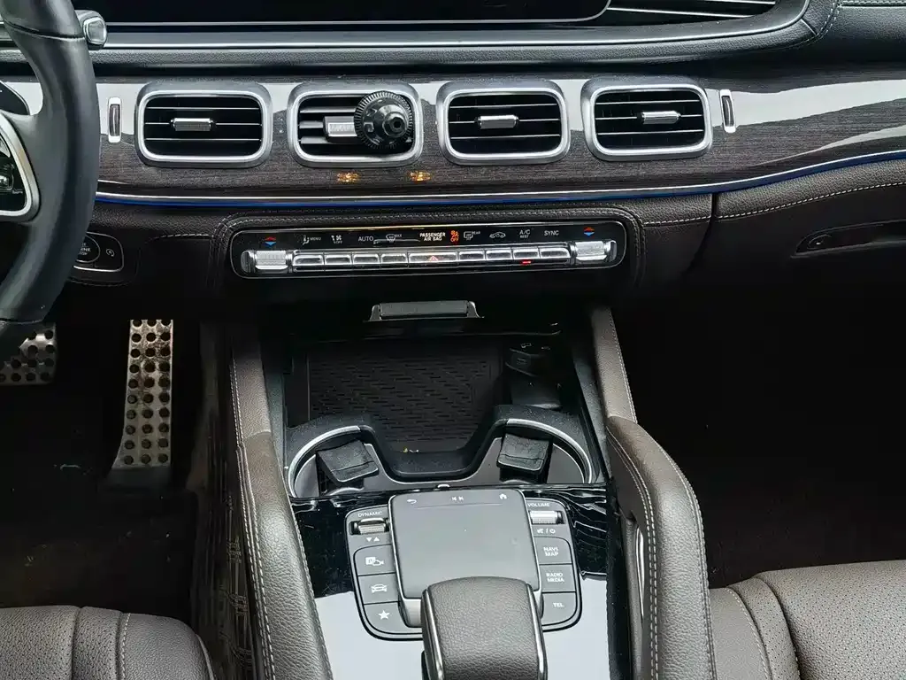 Mercedes-Benz GLS — фото 6