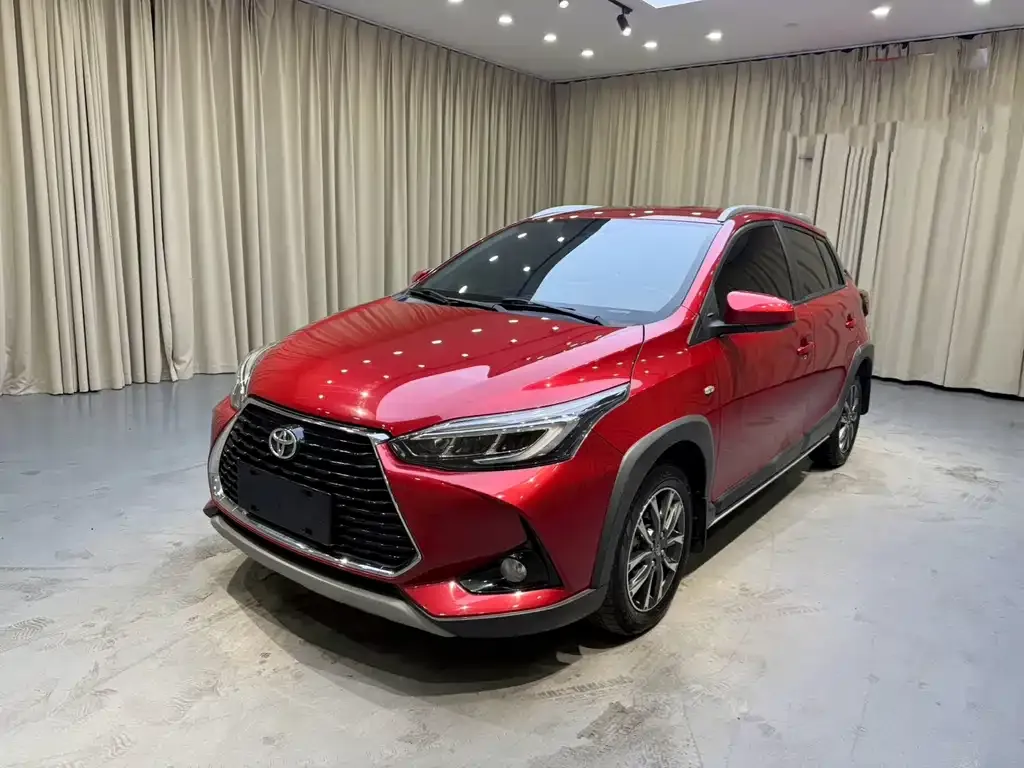 Toyota Yaris L — фото 1