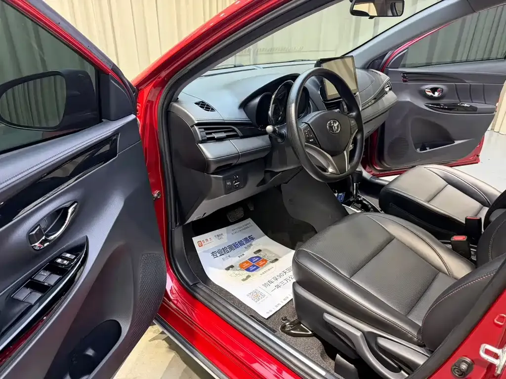 Toyota Yaris L — фото 6