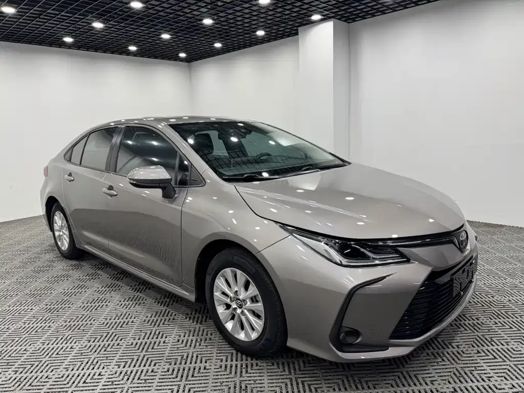 Toyota Corolla — фото 1