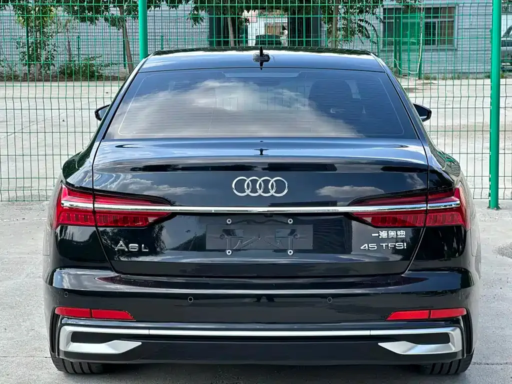 Audi A6L — фото 2