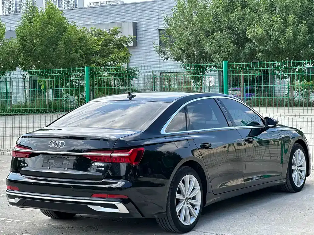 Audi A6L — фото 8