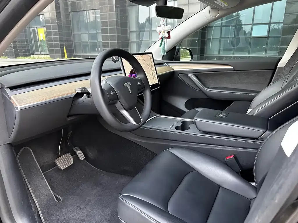 Tesla Model Y — фото 3