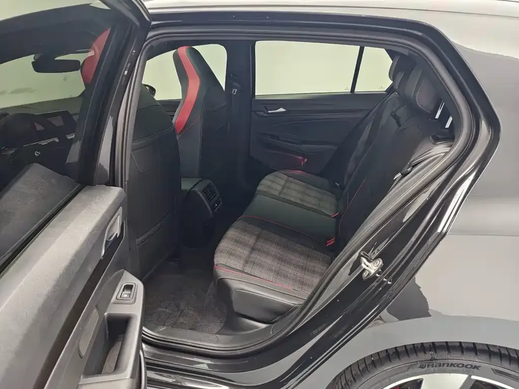 Volkswagen Golf GTI — фото 6
