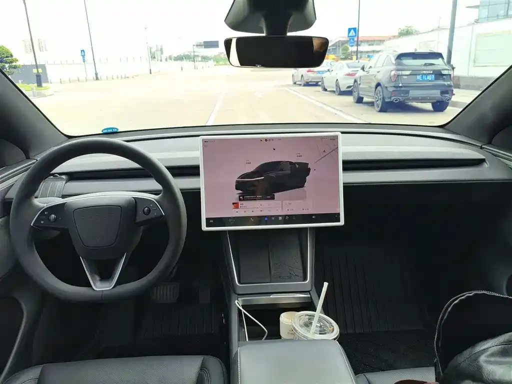 Tesla Model Y — фото 2