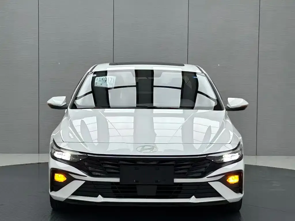 Hyundai Elantra — фото 2