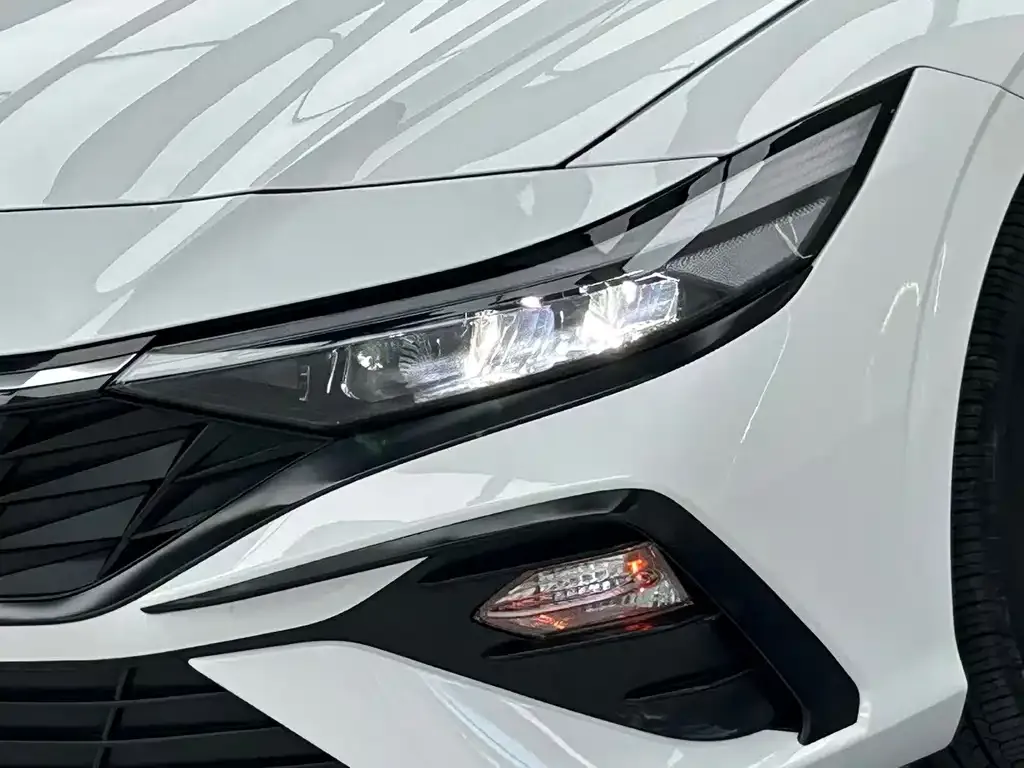 Hyundai Elantra — фото 9