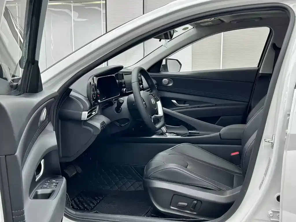 Hyundai Elantra — фото 7
