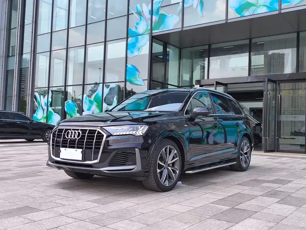 Audi Q7 — фото 1