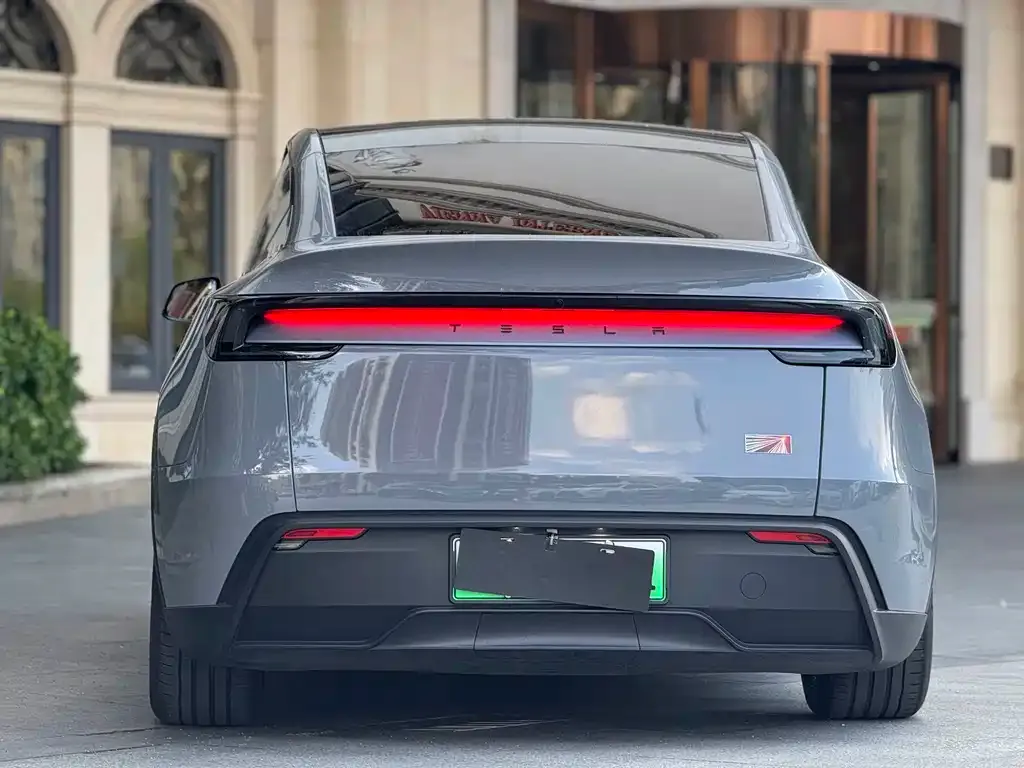 Tesla Model Y — фото 6