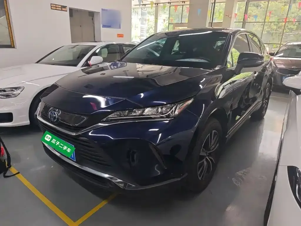 Toyota Harrier — фото 1