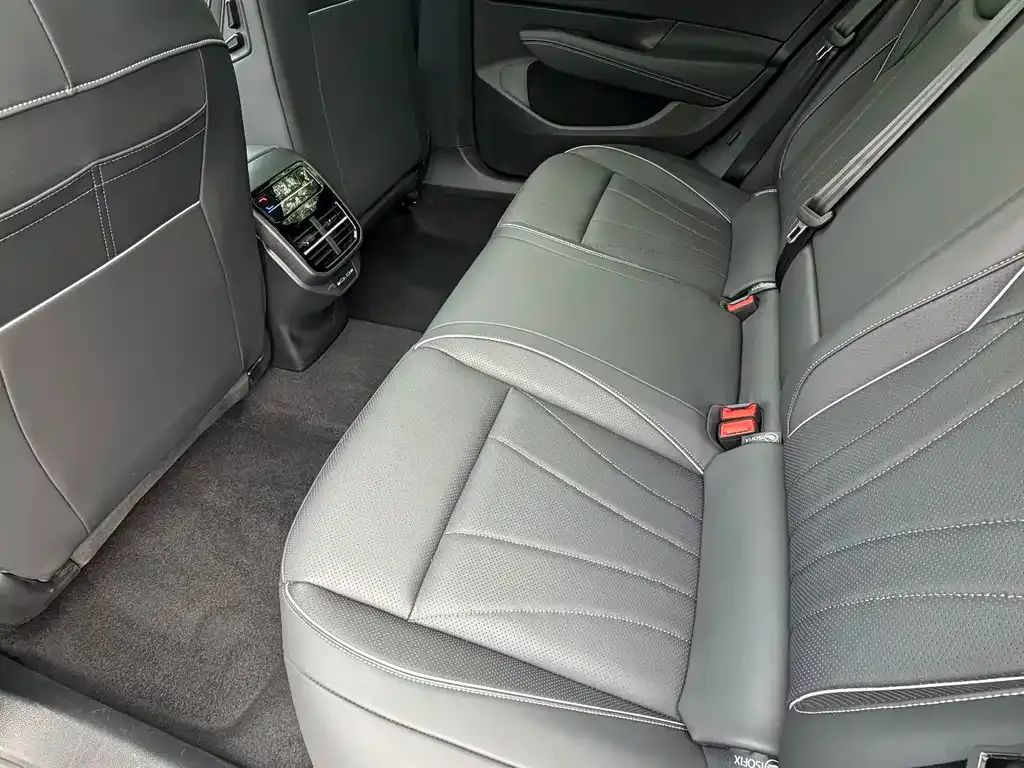 Volkswagen Passat — фото 3