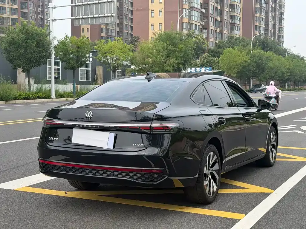 Volkswagen Passat — фото 8