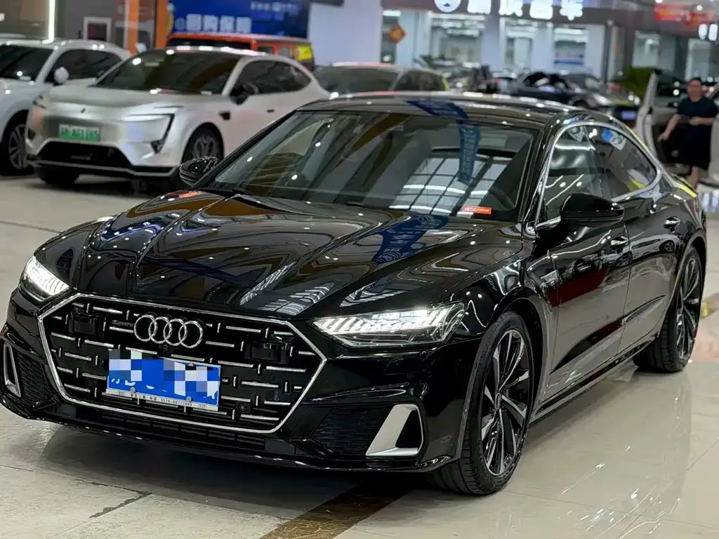 Audi A7L — фото 1