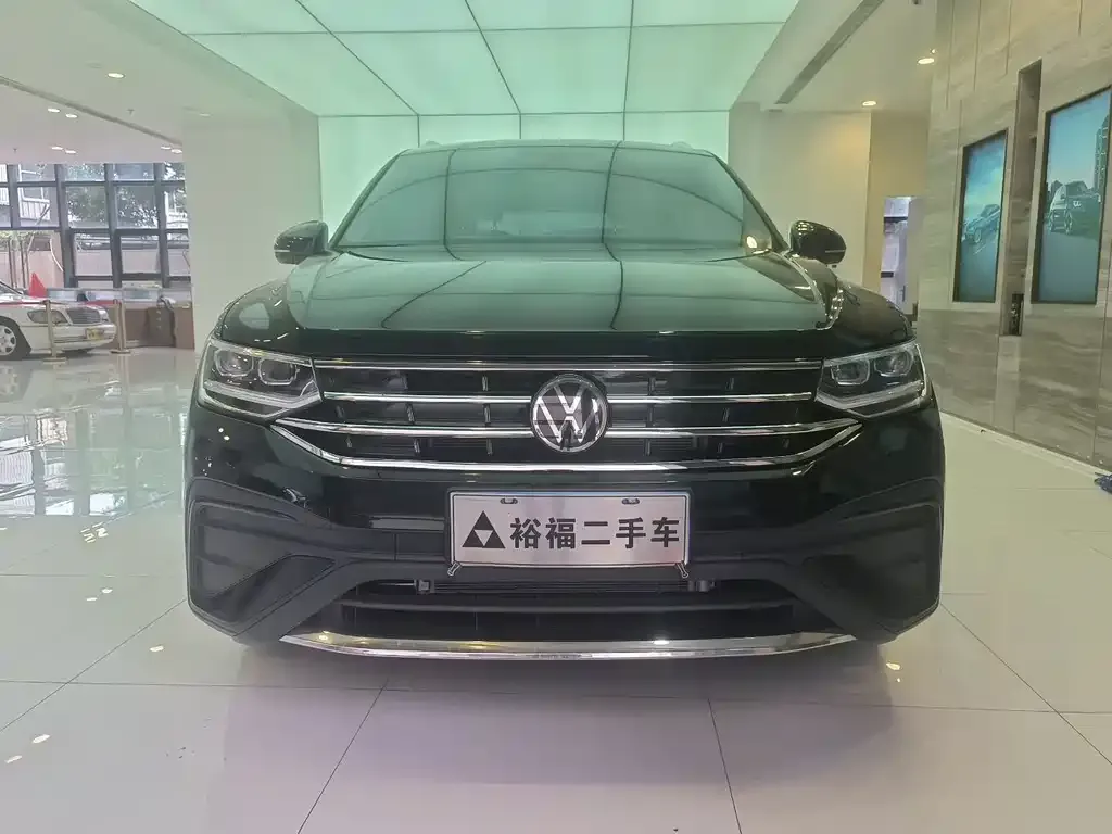 Volkswagen Tiguan L — фото 5
