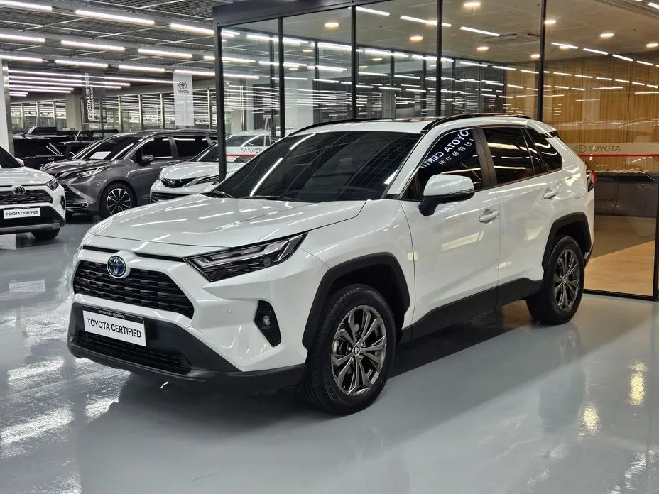 Toyota RAV4 — фото 1