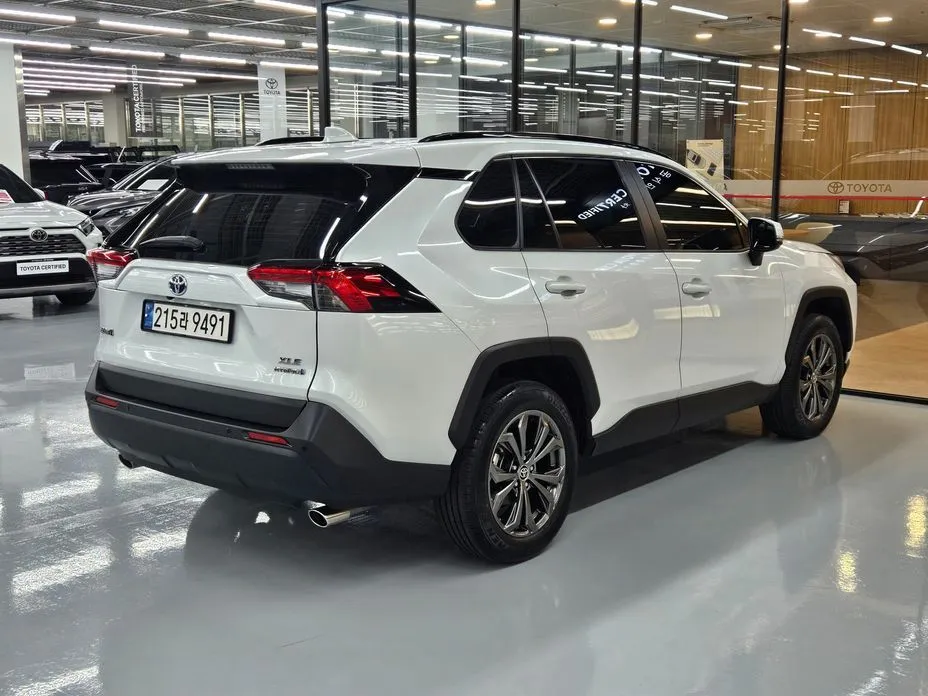 Toyota RAV4 — фото 4