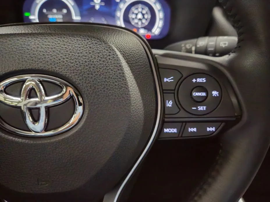 Toyota RAV4 — фото 6