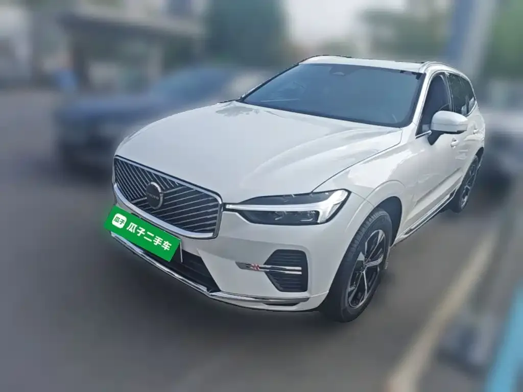 Volvo XC60 — фото 1