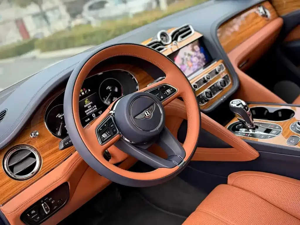 Bentley Bentayga — фото 6