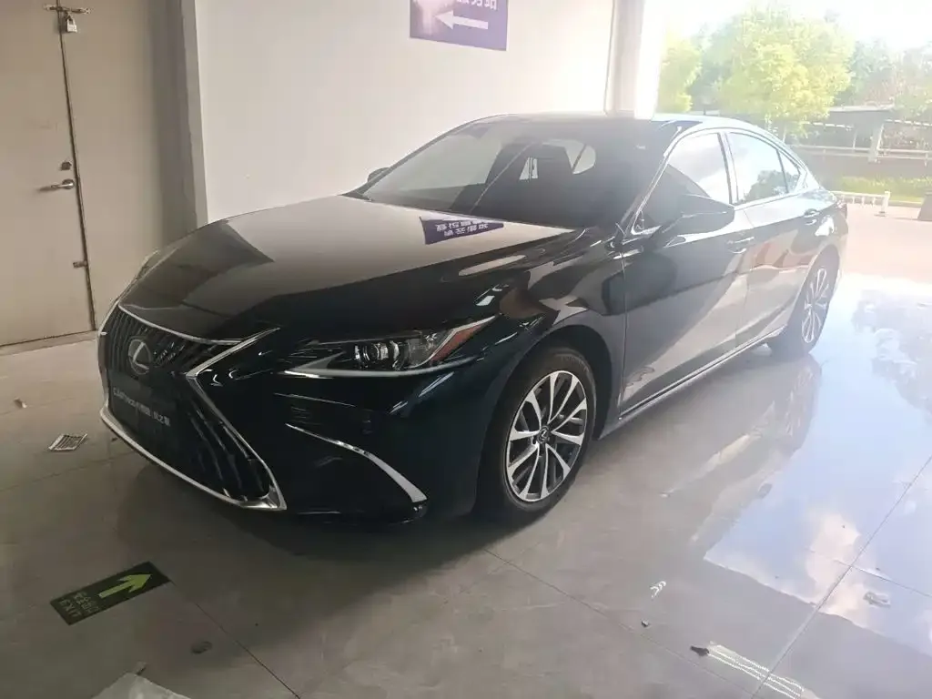 Lexus ES — фото 1