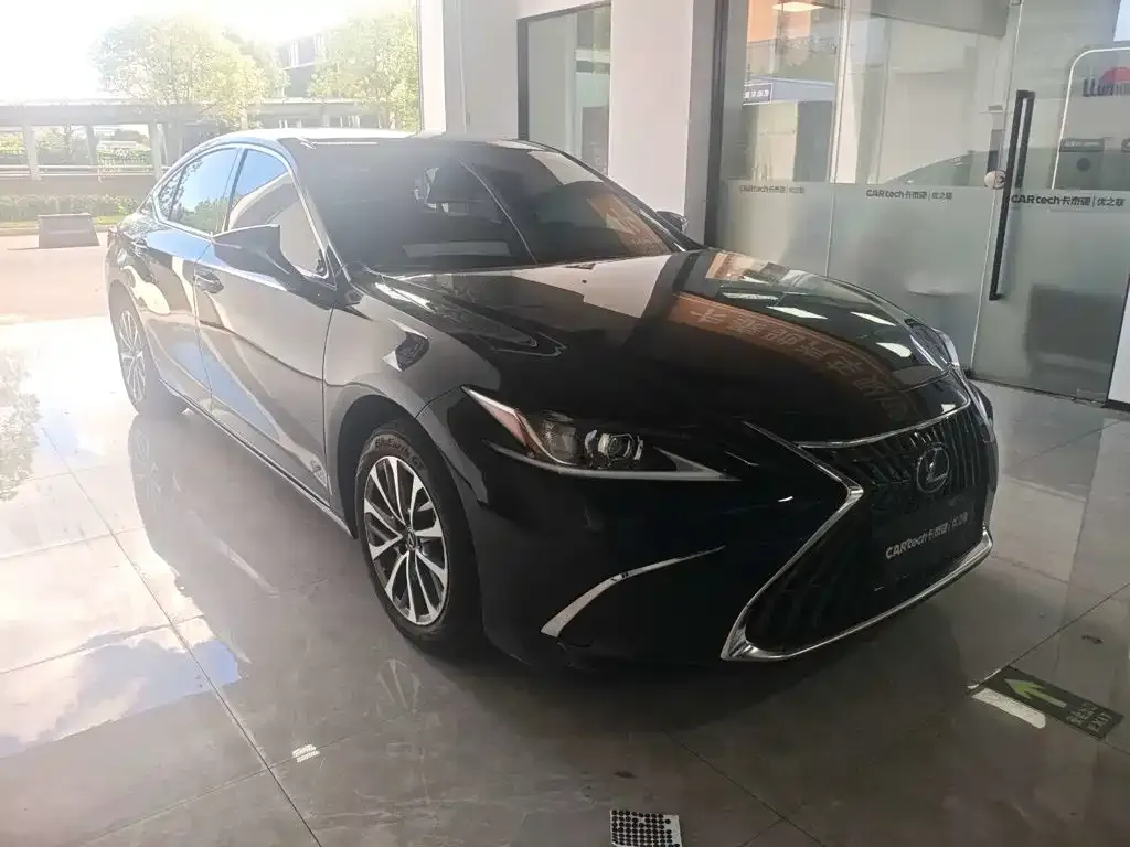 Lexus ES — фото 8