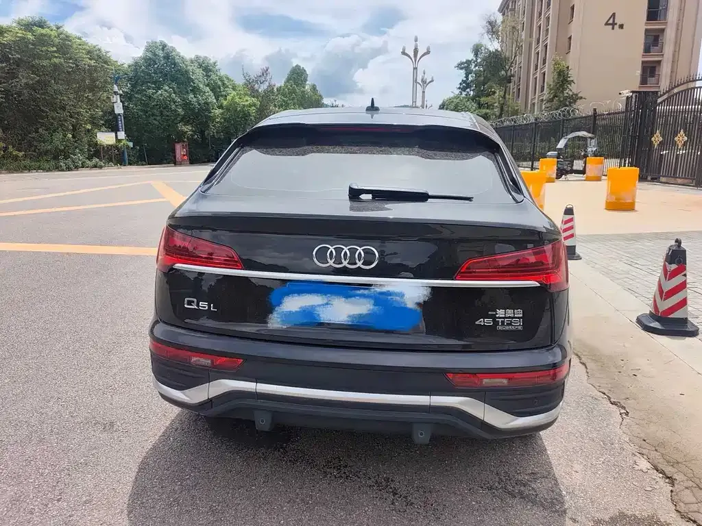 Audi Q5L Sportback — фото 8