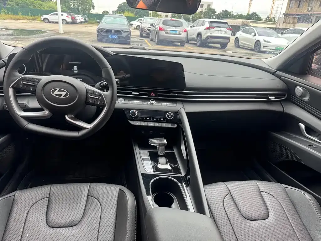 Hyundai Elantra — фото 6