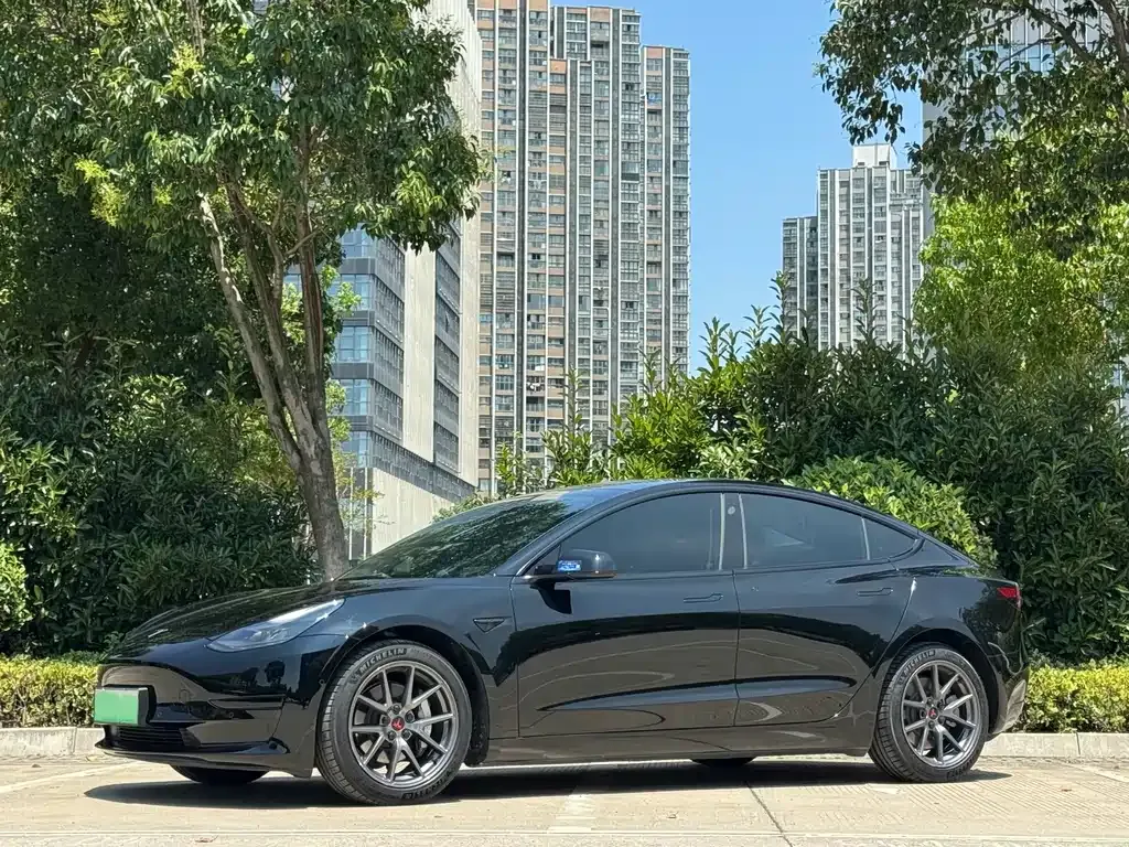 Tesla Model 3 — фото 3