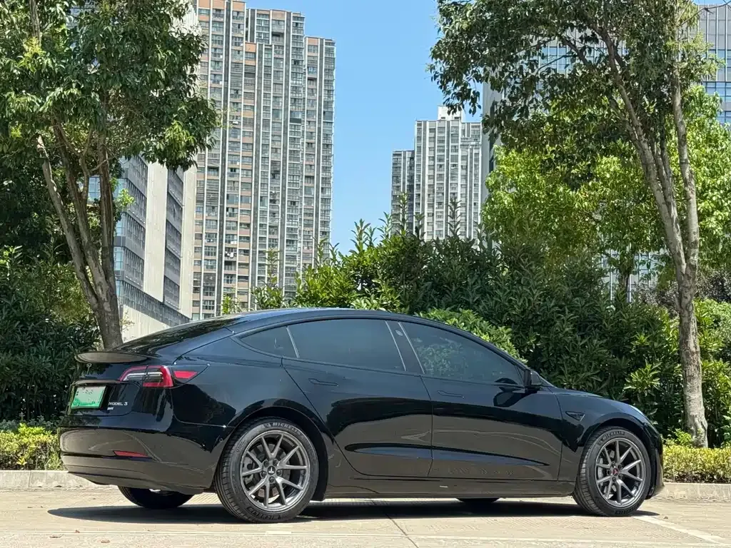 Tesla Model 3 — фото 4