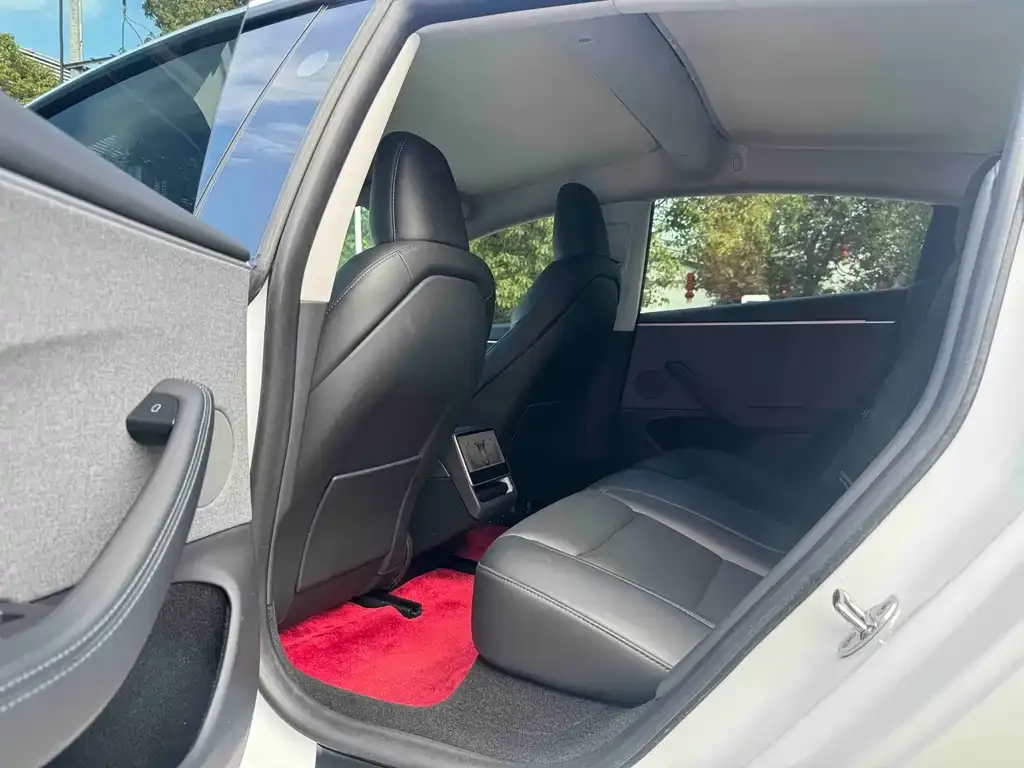 Tesla Model 3 — фото 4
