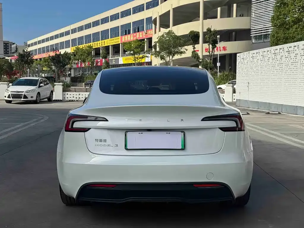 Tesla Model 3 — фото 5