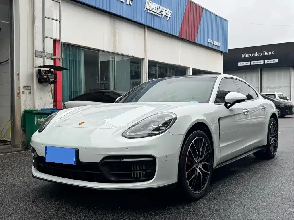 Porsche Panamera — фото 1