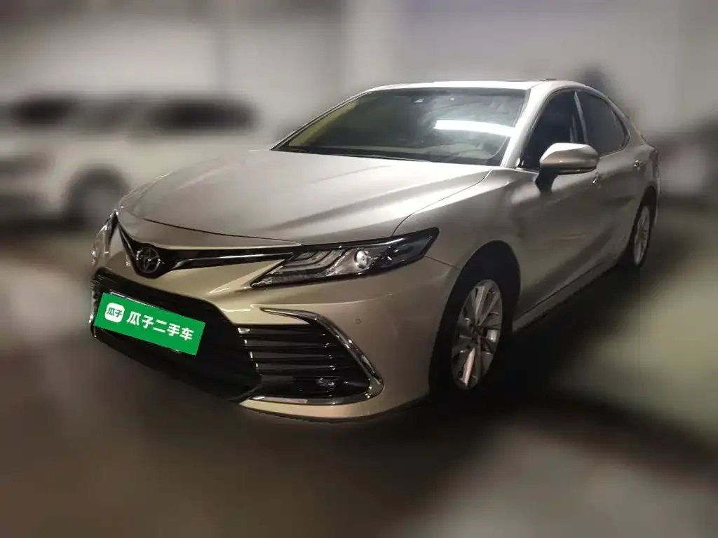 Toyota Camry — фото 1