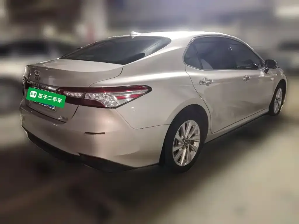 Toyota Camry — фото 2