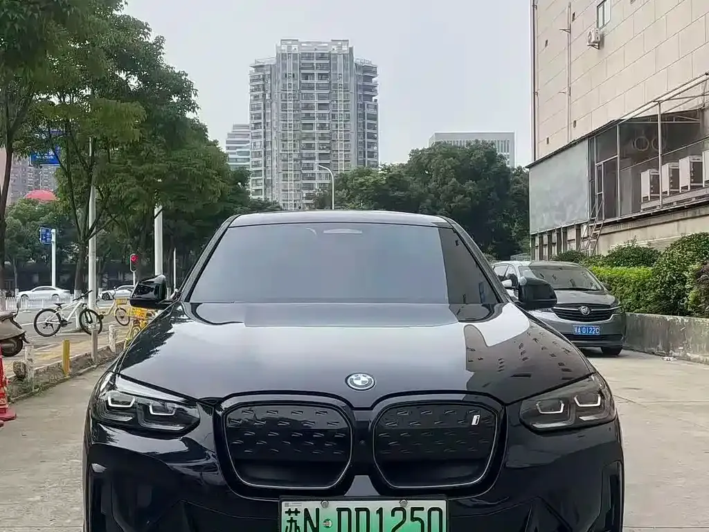 BMW iX3 — фото 3