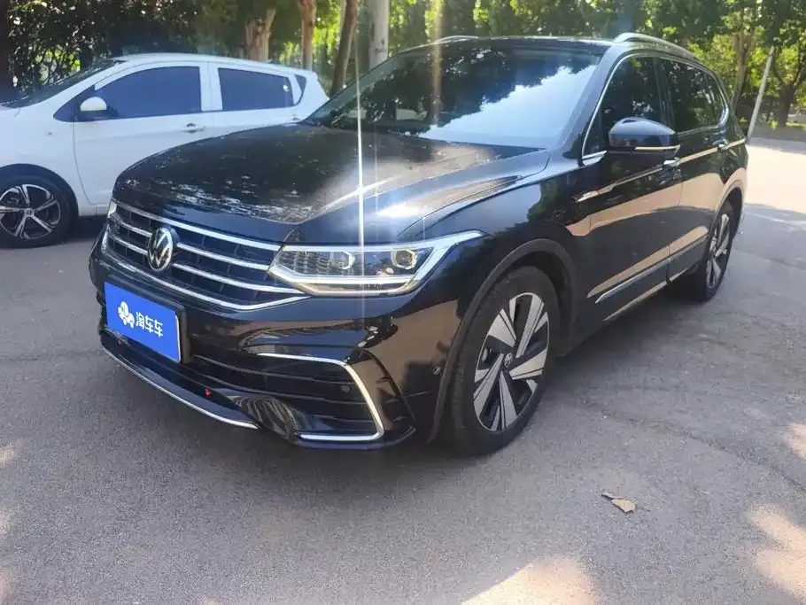 Volkswagen Tiguan L — фото 1