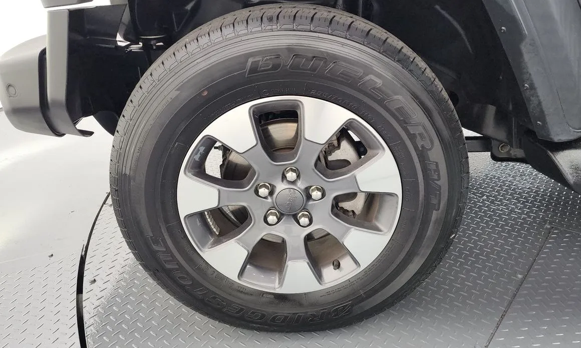 Jeep Wrangler — фото 10