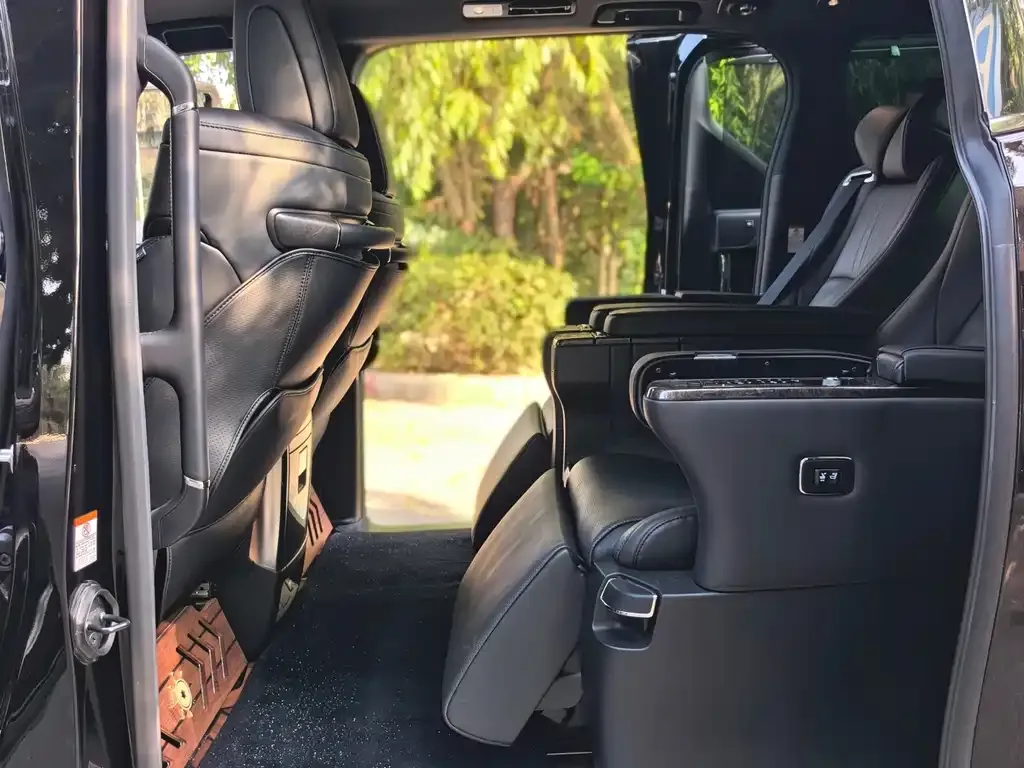 Toyota Vellfire — фото 9